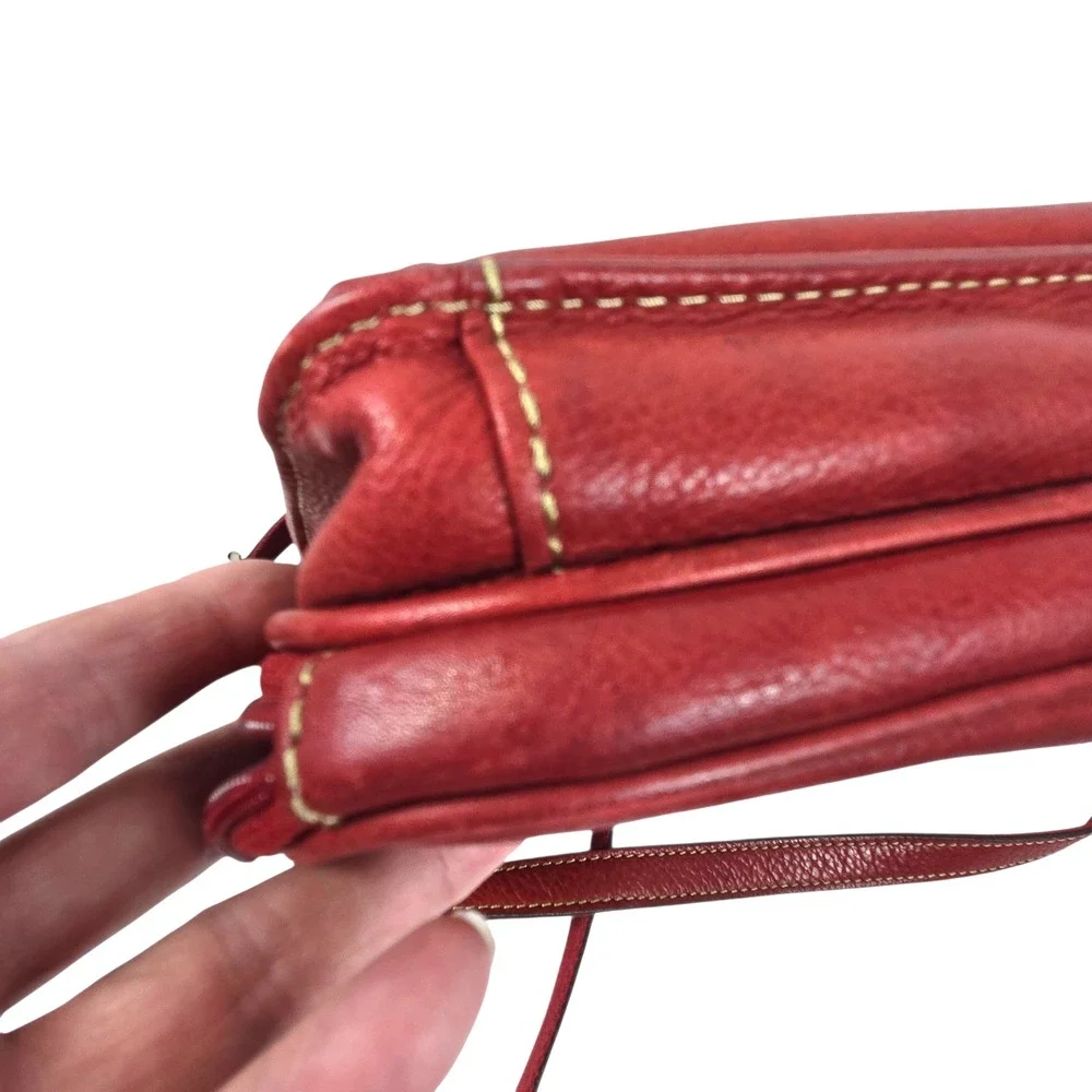 Vtg 90s Y2K FOSSIL Crossbody Bag Pebbled Leather Red Boho Zip Around EXCELLENT